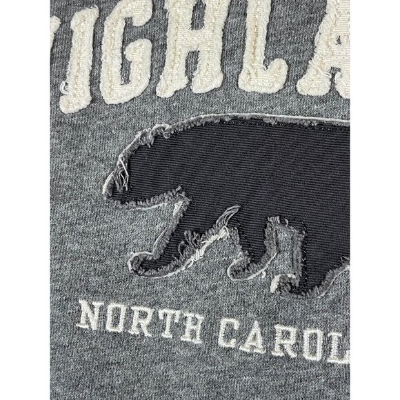 Highlands North Carolina Sweatshirt M Black Bear Preppy Classic Neutral Retro - Picture 5 of 10